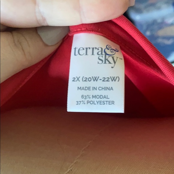 Red Keyhole Neck Shirt - Picture 3 of 3